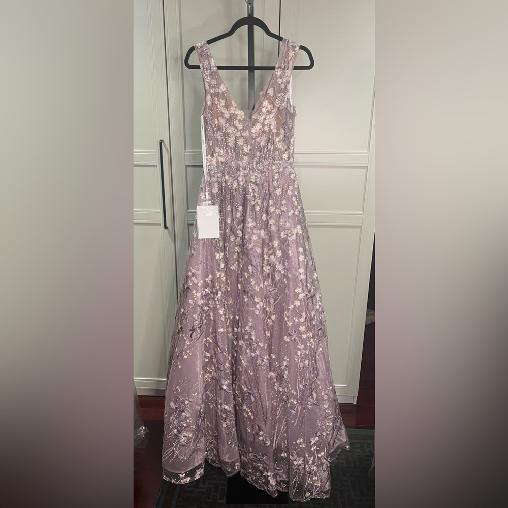 ✨Host Pick✨ A-line gown with embroidered flowers and intricate beading - Picture 6 of 9